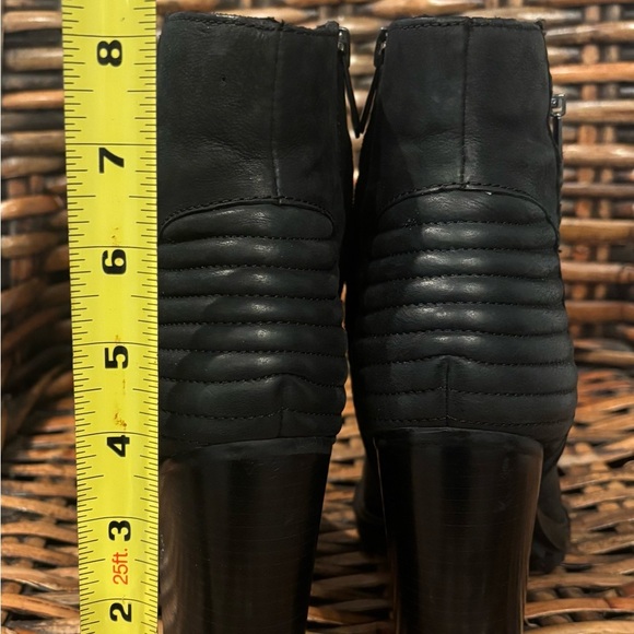 Sam Edelman Ankle Boot Fowler Nubuck Leather Black
US 6.5. Excellent condition! - Picture 9 of 13